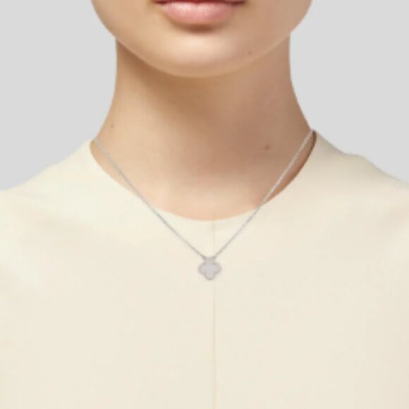 Van Cleef & Arpels Mother of Pearl Vintage Alhambra Pendant Necklace - Picture 2 of 7